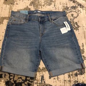 Women’s mid rise Bermuda shorts